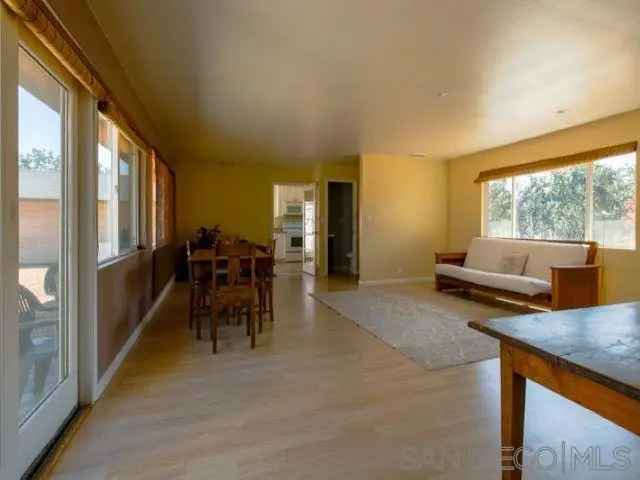 Single-family house For Sale in 560, Irwin Lane, Santa Rosa, California