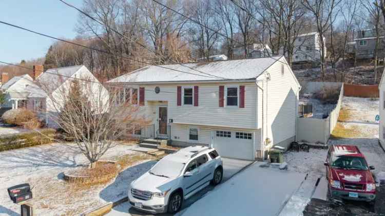 Single-family house For Sale in 19, Skyline Drive, Danbury, Connecticut