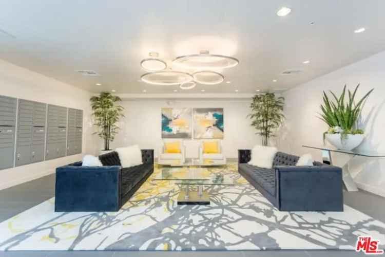 Condo For Sale in Los Angeles, California