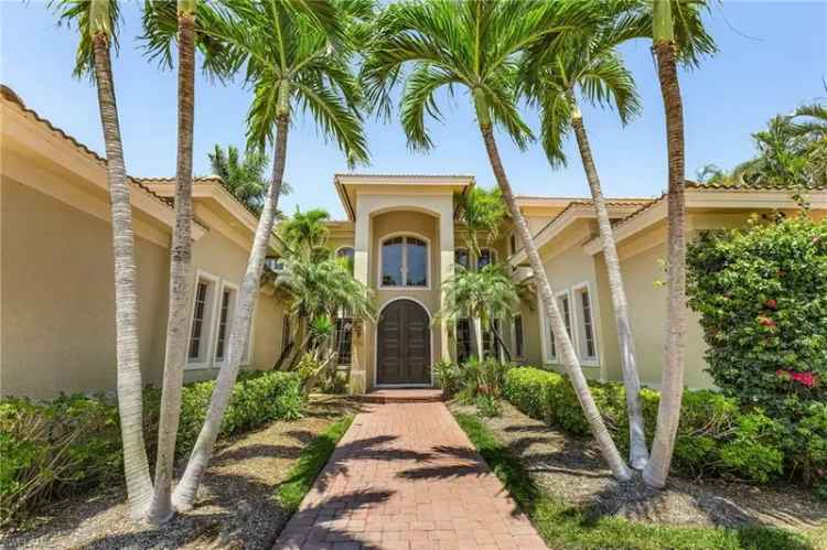 Single-family house For Sale in Naples, Florida