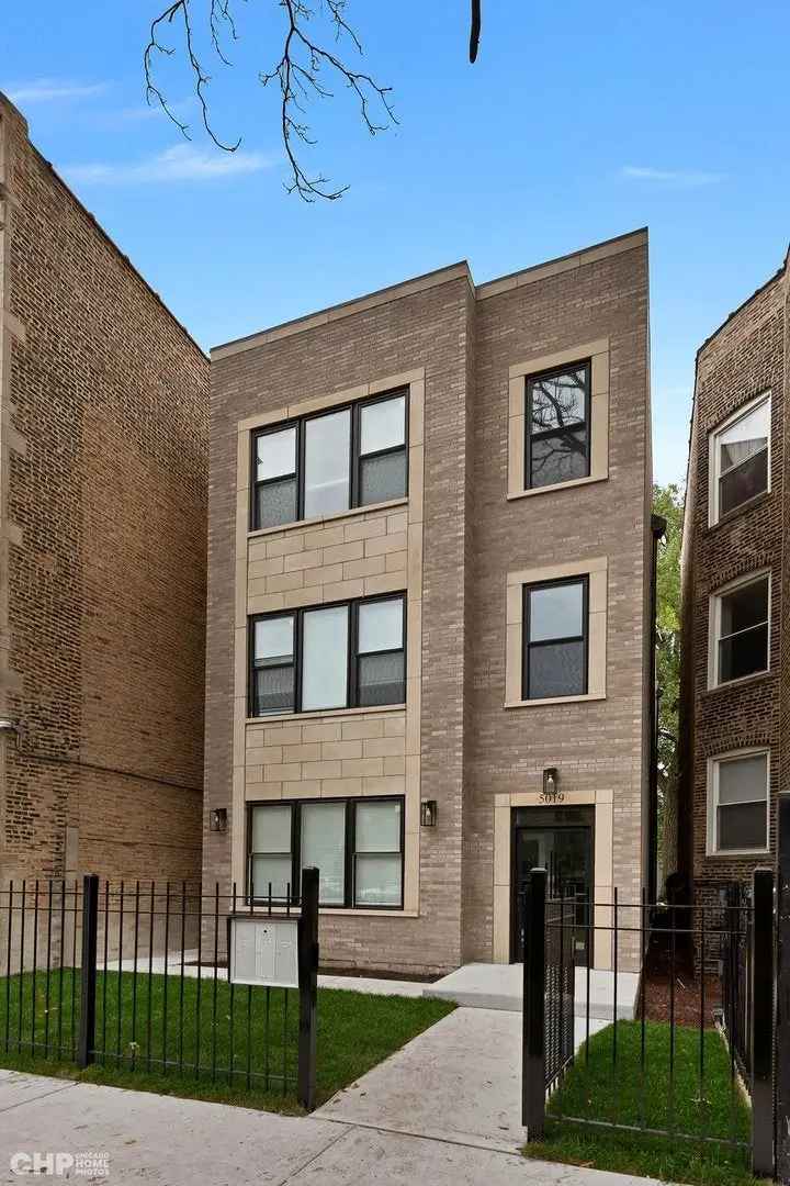 Multi-family house For Sale in 4024, South Calumet Avenue, Chicago, Illinois