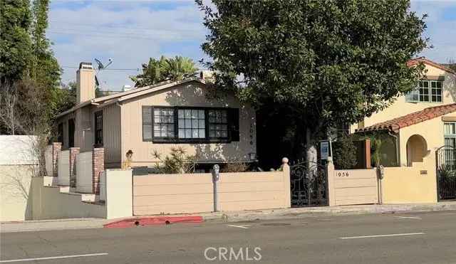 Single-family house For Sale in 1056, Glenneyre Street, Laguna Beach, California