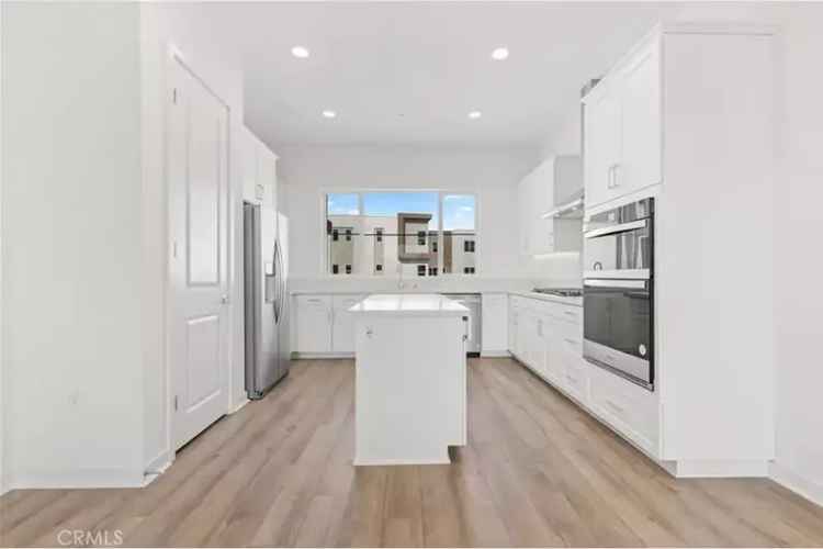 Condo For Sale in Irvine, California