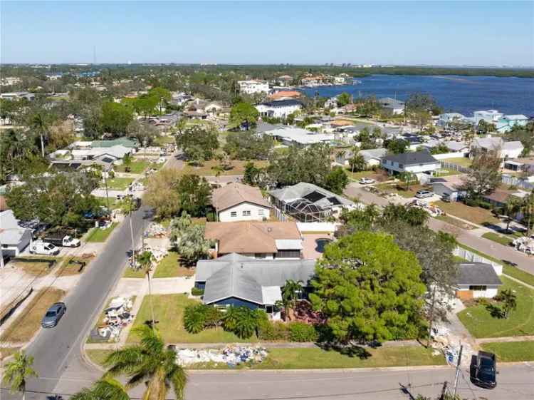 Single-family house For Sale in 5901, Denver Street Northeast, Saint Petersburg, Florida