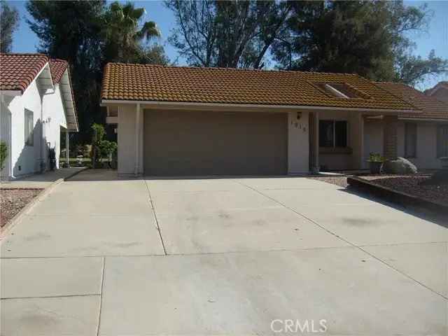 Single-family house For Sale in 1915, Silver Oak Way, Hemet, California