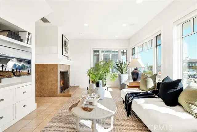 Multi-family house For Sale in 203,203 1/2, 8th Street, Newport Beach, California