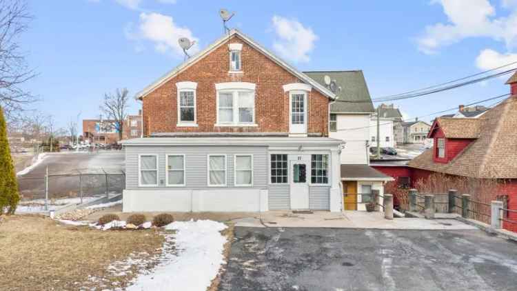 Multi-family house For Sale in 37, Lenox Place, New Britain, Connecticut