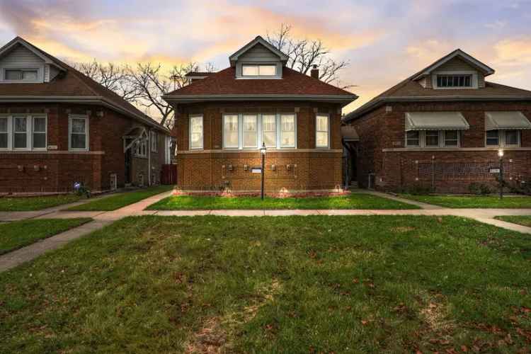 Single-family house For Sale in 8028, South Wabash Avenue, Chicago, Illinois