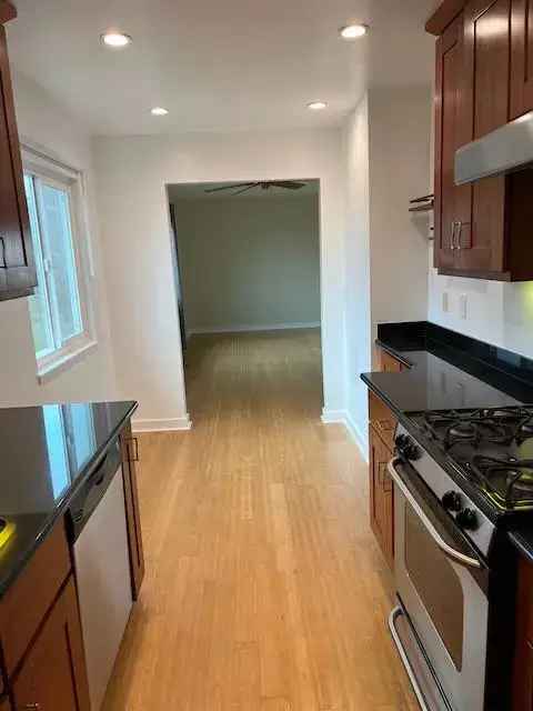 2 Bed 1 Bath Condo for Rent in Oakland's Laurel District