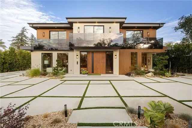 Single-family house For Sale in 5244, Tampa Avenue, Los Angeles, California