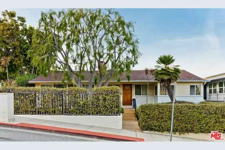 Single-family house For Sale in 701, Pine Street, Santa Monica, California