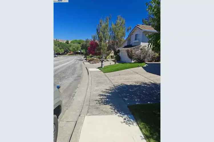 Single-family house For Sale in 43667, Southerland Way, Fremont, California