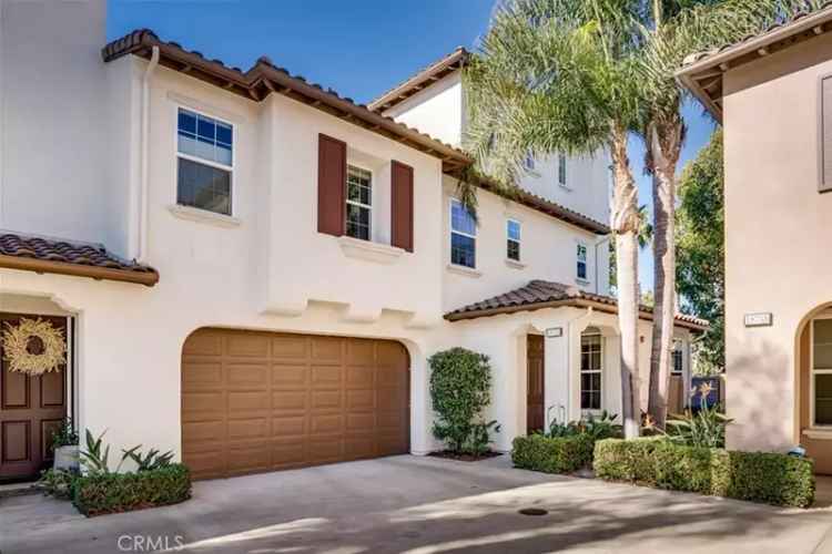 Single-family house For Sale in Huntington Beach, California