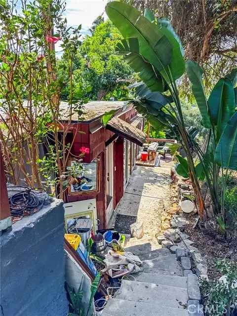 Single-family house For Sale in 3926, Sunset Drive, Los Angeles, California