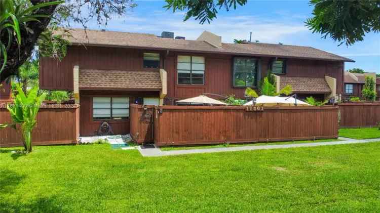 Condo For Sale in 11561, Southwest 64th Street, Kendall, Florida