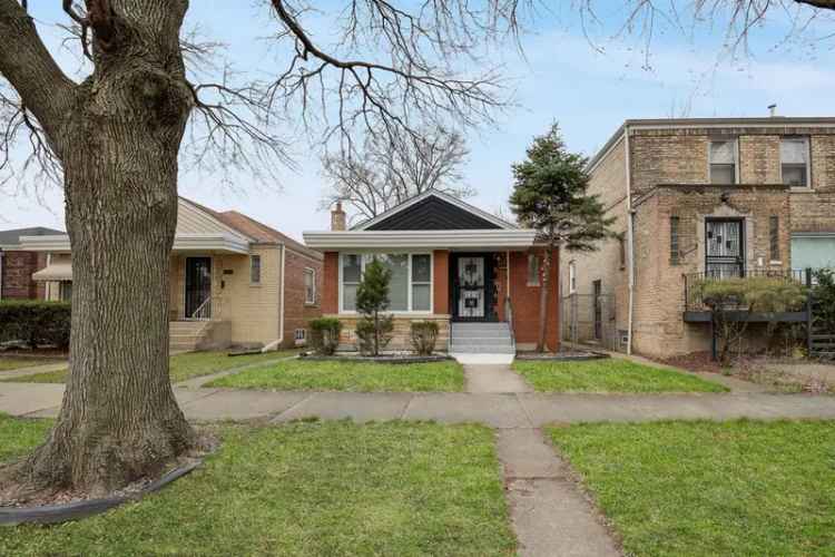 Single-family house For Sale in 10548, South Eberhart Avenue, Chicago, Illinois