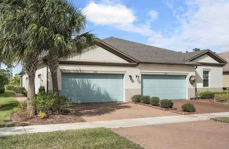 House For Sale in 10834, Southwest Winding Lakes Circle, Port Saint Lucie, Florida