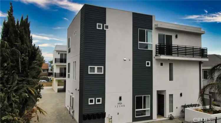 Multi-family house For Sale in Los Angeles, California