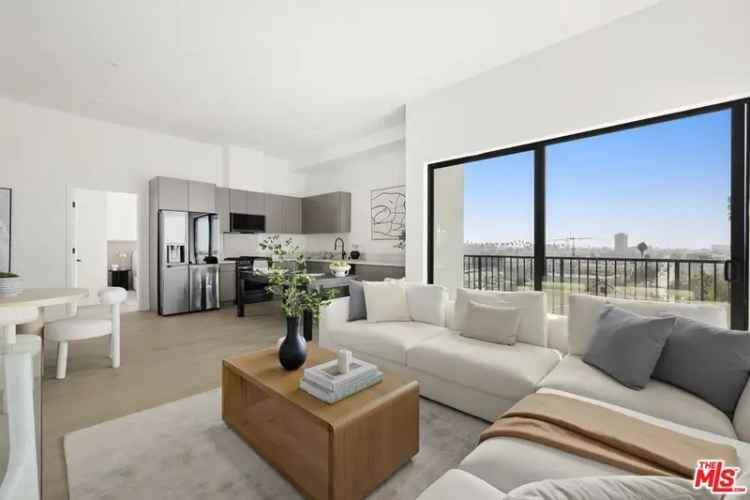 Condo For Sale in Los Angeles, California