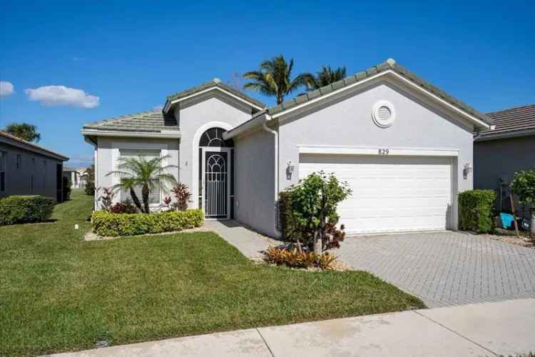 Single-family house For Sale in 829, Southwest Rocky Bayou Terrace, Port Saint Lucie, Florida