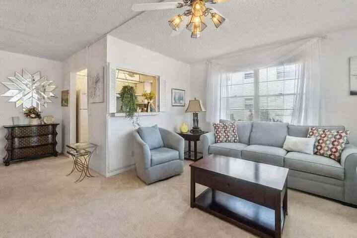 Condo For Sale in 10, Windsor Drive, Florida