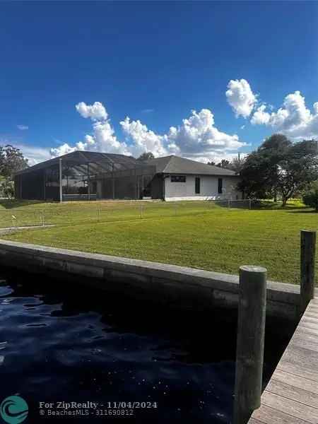 Single-family house For Sale in Fort Myers Shores, Florida