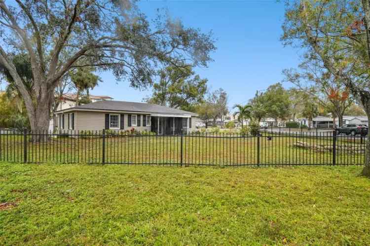 Single-family house For Sale in 3915, West Pearl Avenue, Tampa, Florida