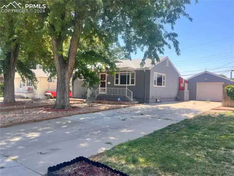 Single-family house For Sale in Pueblo, Colorado