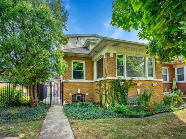 Single-family house For Sale in 4945, North Keeler Avenue, Chicago, Illinois