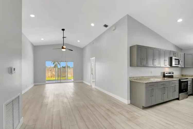 Single-family house For Sale in Delray Beach, Florida