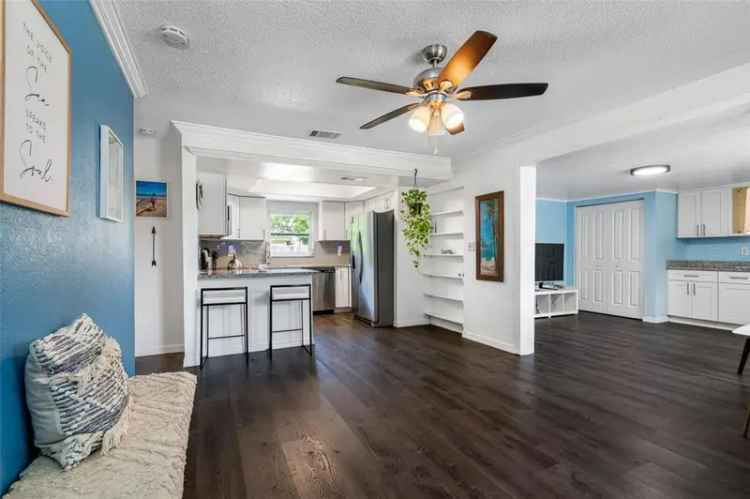 Single-family house For Sale in 7234, 12th Street North, Saint Petersburg, Florida