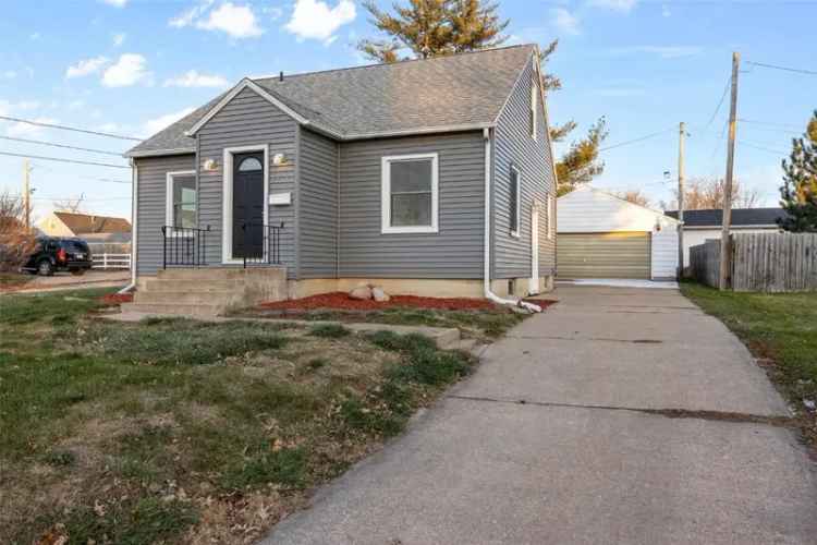 Single-family house For Sale in 3717, C Avenue Northeast, Cedar Rapids, Iowa