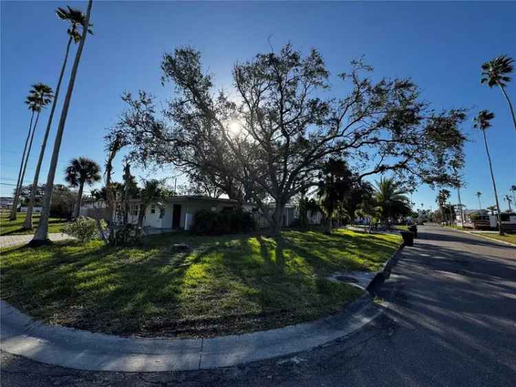 Single-family house For Sale in 1600, Arizona Avenue Northeast, Saint Petersburg, Florida