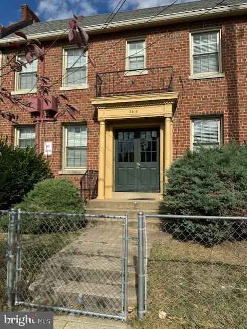 Multi-family house For Sale in 3528, Clay Place Northeast, Washington, District of Columbia