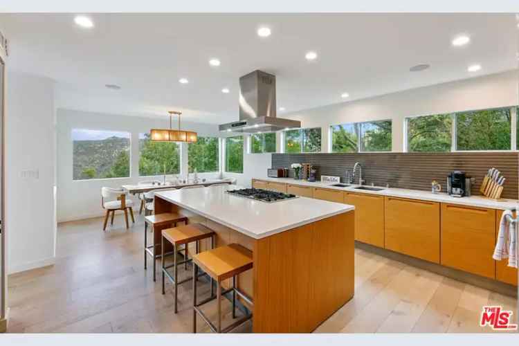 Single-family house For Sale in 1876, Lookout Road, Unincorporated Santa Monica Mountains, California