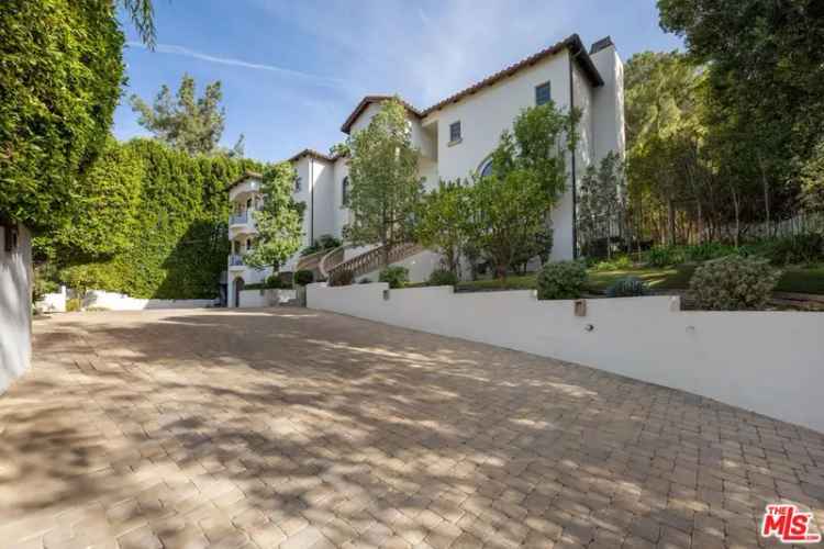 Single-family house For Sale in 20208, Wells Drive, Los Angeles, California