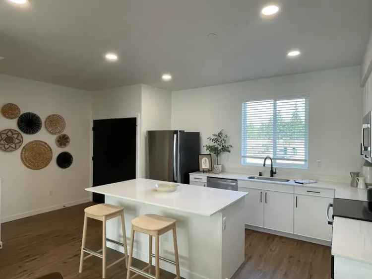 New 3 Bed 2.5 Bath Townhomes for Rent - 1 Month Free