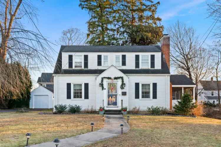 Single-family house For Sale in 37, Ware Avenue, West Hartford, Connecticut