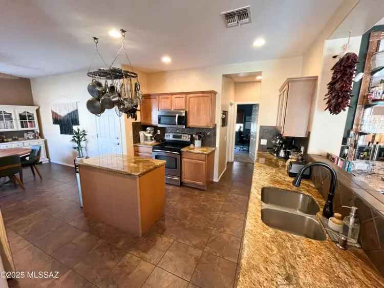 Single-family house For Sale in 971, West Calle Valenciana, Sahuarita, Arizona