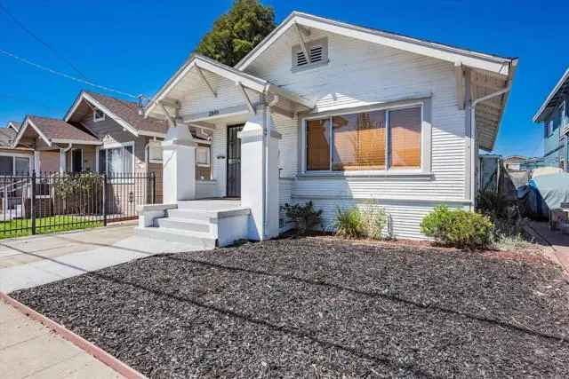 Single-family house For Sale in 2849, 62nd Avenue, Oakland, California