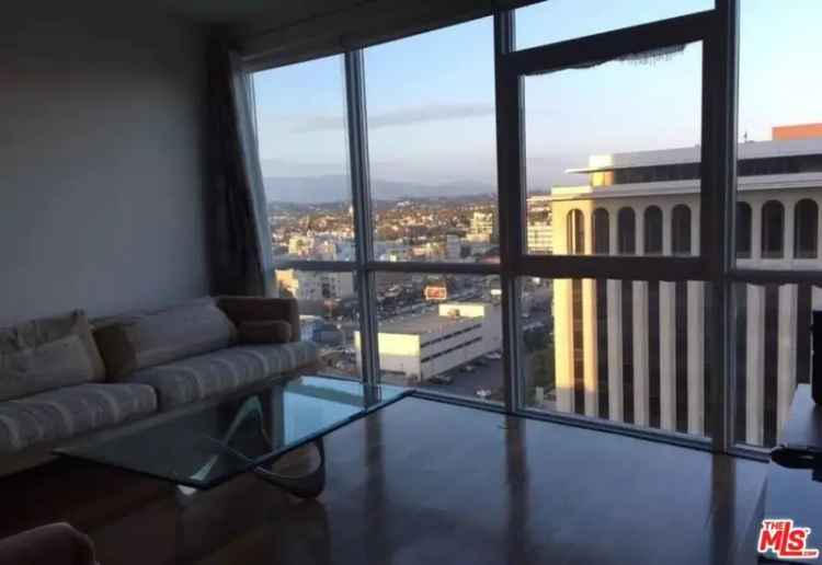 Condo For Sale in Los Angeles, California