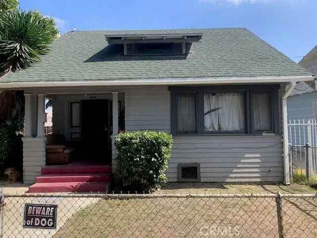 Multi-family house For Sale in 3734, South Harvard Boulevard, Los Angeles, California