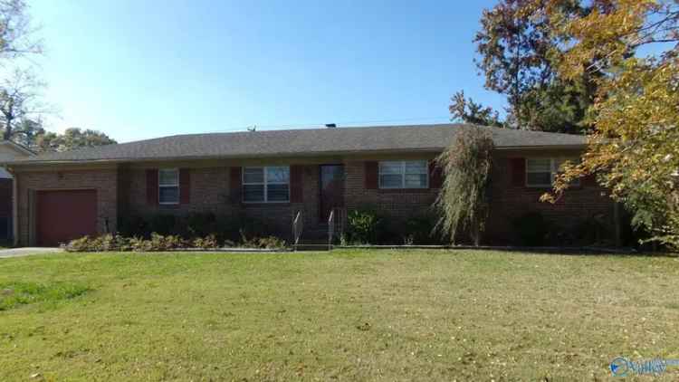 Single-family house For Sale in Decatur, Alabama