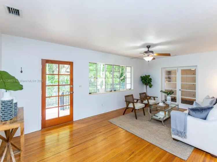 Single-family house For Sale in 3141, Jefferson Street, Miami, Florida