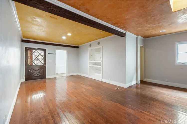 Multi-family house For Sale in 3913, South Budlong Avenue, Los Angeles, California