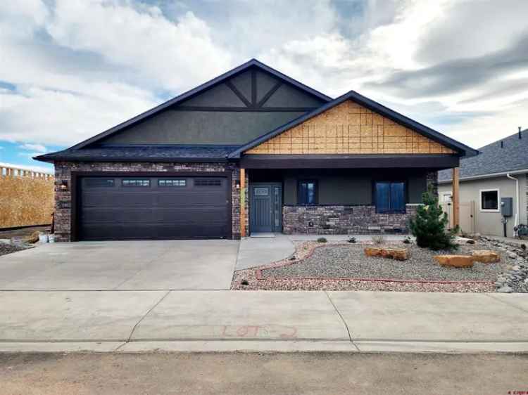 Single-family house For Sale in Montrose, Colorado