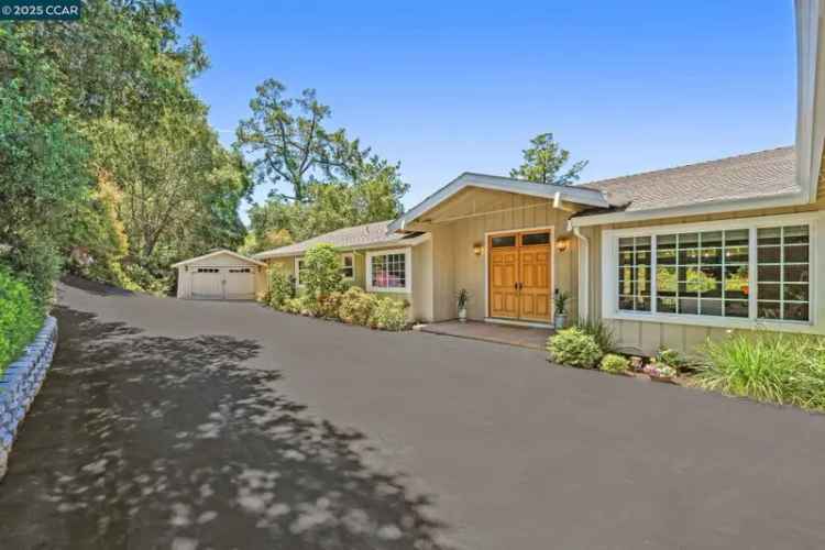 Single-family house For Sale in 47, Estates Drive, Orinda, California