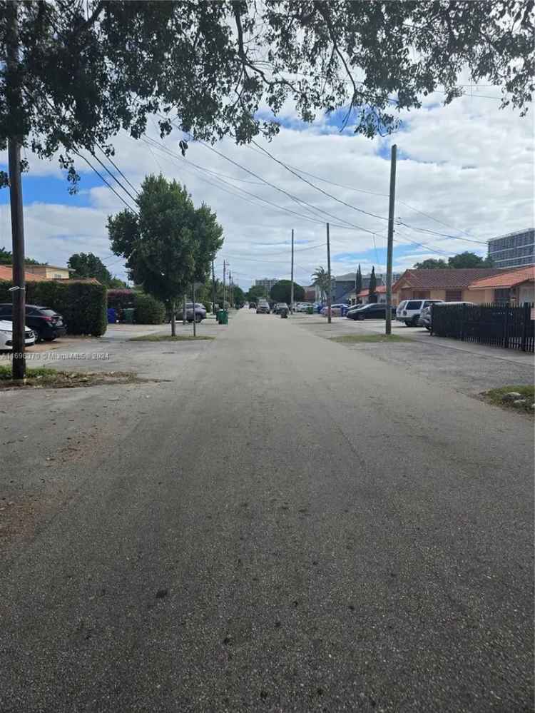 Multi-family house For Sale in 3171, Southwest 26th Street, Miami, Florida