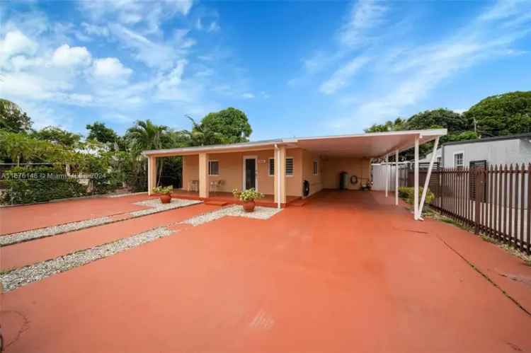 Single-family house For Sale in 3130, Northwest 96th Street, Hialeah, Florida