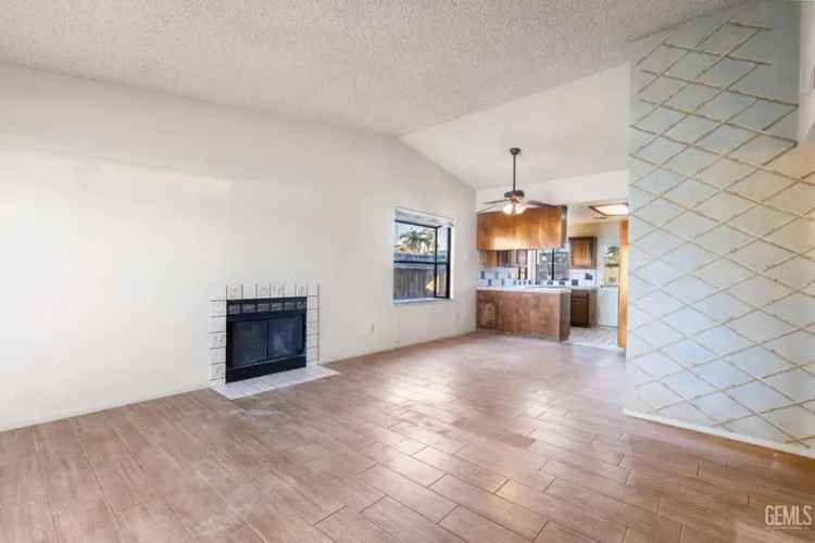 Condo For Sale in 4501, Planz Road, Bakersfield, California